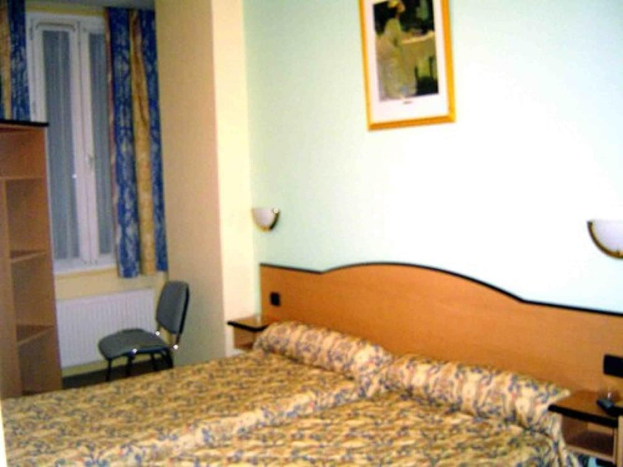 Hotel Ferney Republique *